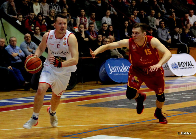 Pewna wygrana koszykarzy (zdjęcia)