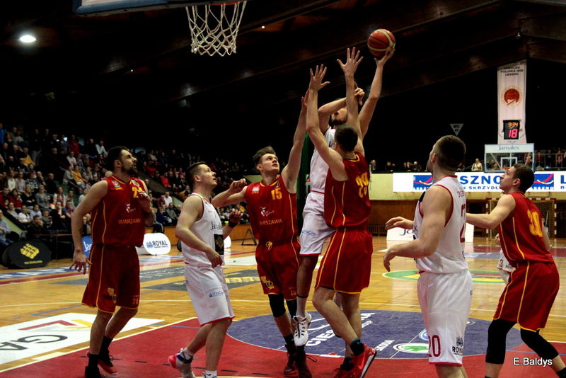 Pewna wygrana koszykarzy (zdjęcia)