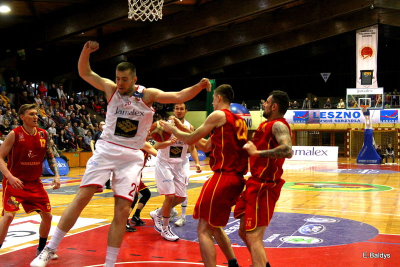 Pewna wygrana koszykarzy (zdjęcia)