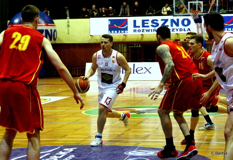 Pewna wygrana koszykarzy (zdjęcia)