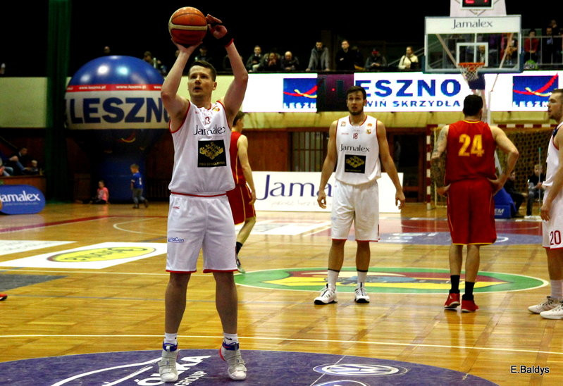 Pewna wygrana koszykarzy (zdjęcia)
