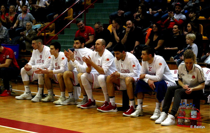 Pewna wygrana koszykarzy (zdjęcia)