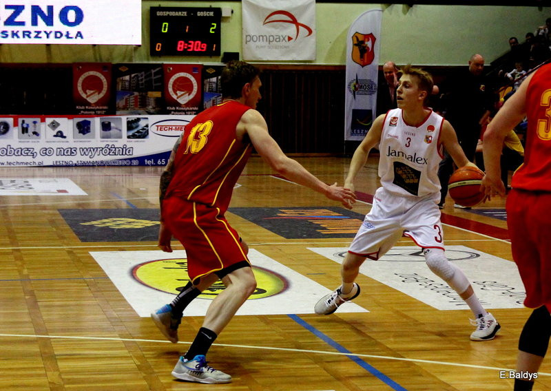 Pewna wygrana koszykarzy (zdjęcia)