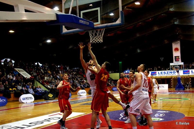Pewna wygrana koszykarzy (zdjęcia)