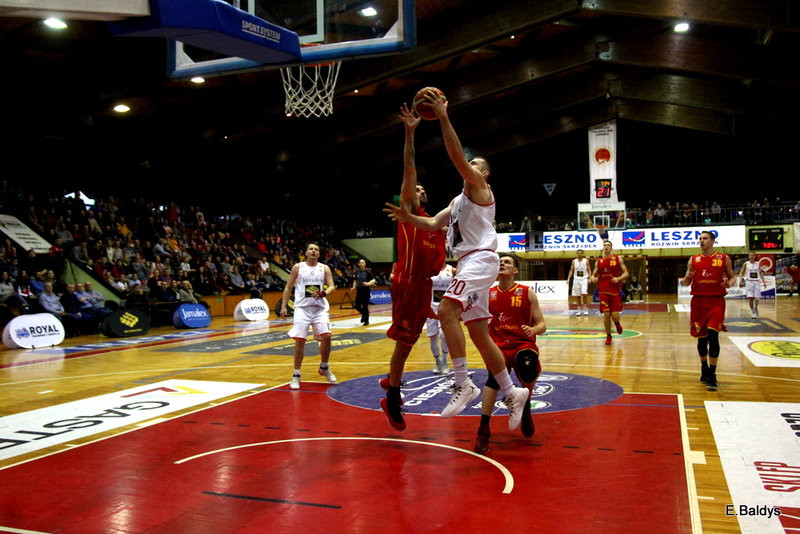 Pewna wygrana koszykarzy (zdjęcia)
