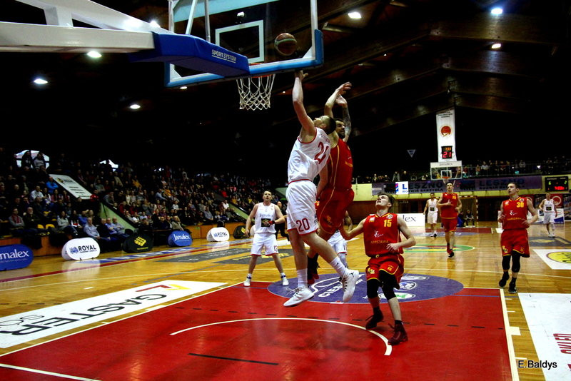 Pewna wygrana koszykarzy (zdjęcia)