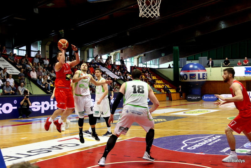 Znicz wyrównał straty (zdjęcia)