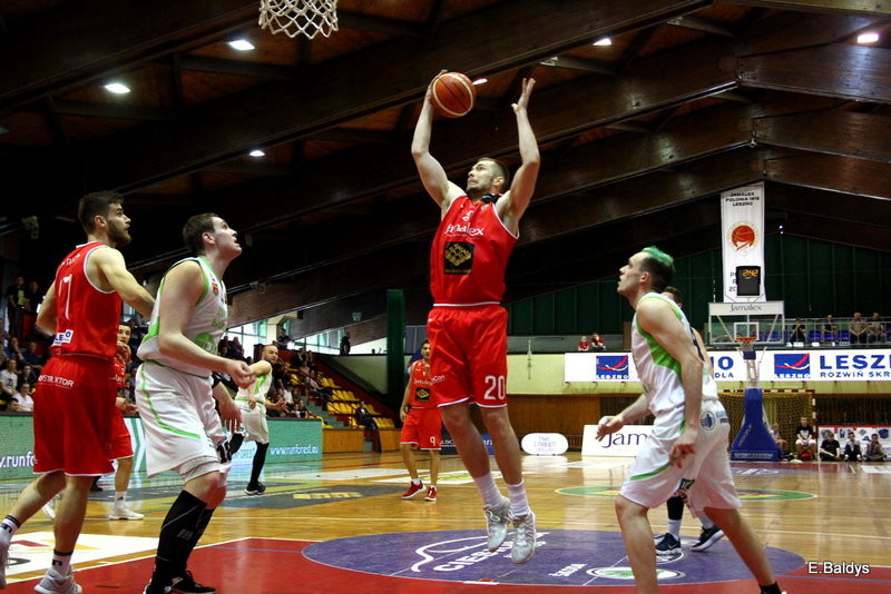 Znicz wyrównał straty (zdjęcia)