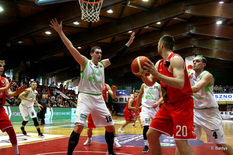 Znicz wyrównał straty (zdjęcia)