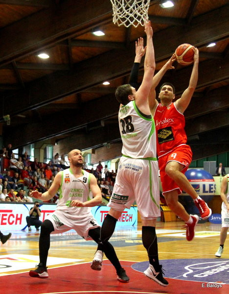 Znicz wyrównał straty (zdjęcia)