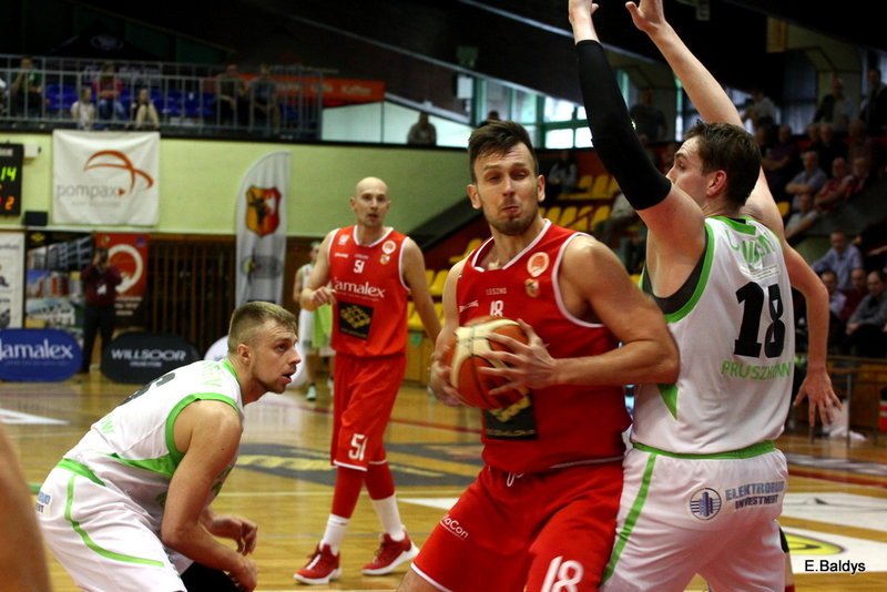 Znicz wyrównał straty (zdjęcia)