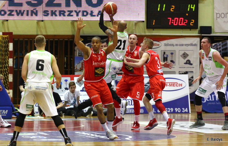 Znicz wyrównał straty (zdjęcia)