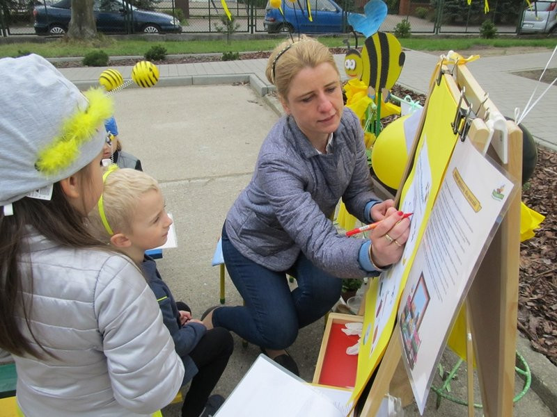 Atak pszczół w centrum Leszna (zdjęcia)
