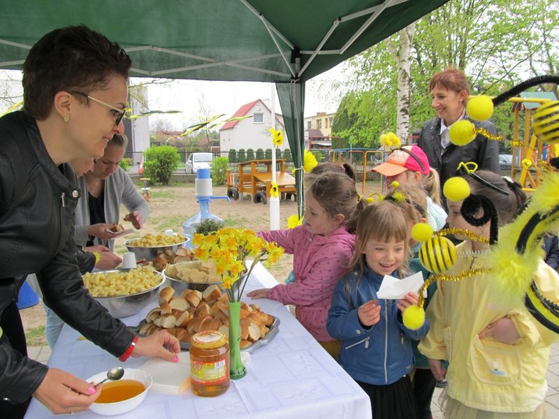 Atak pszczół w centrum Leszna (zdjęcia)