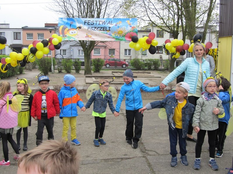 Atak pszczół w centrum Leszna (zdjęcia)