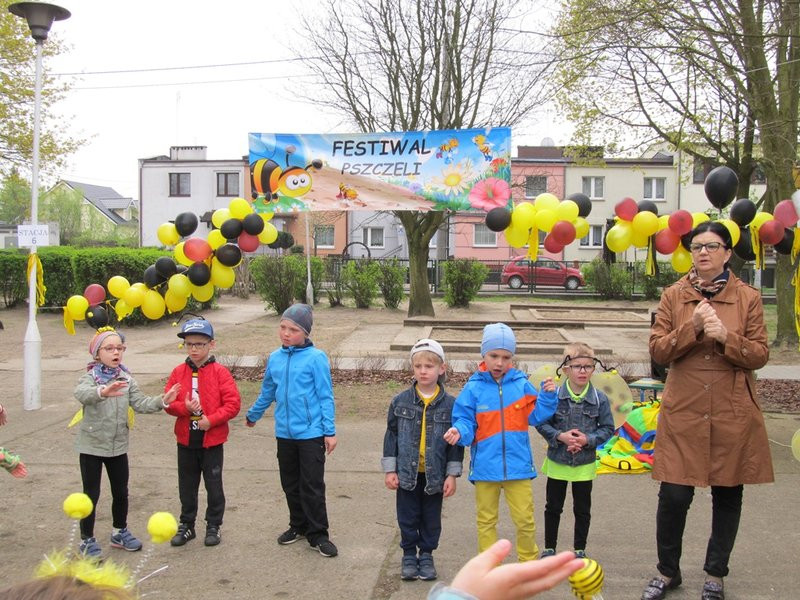 Atak pszczół w centrum Leszna (zdjęcia)