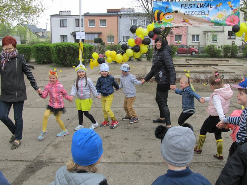 Atak pszczół w centrum Leszna (zdjęcia)