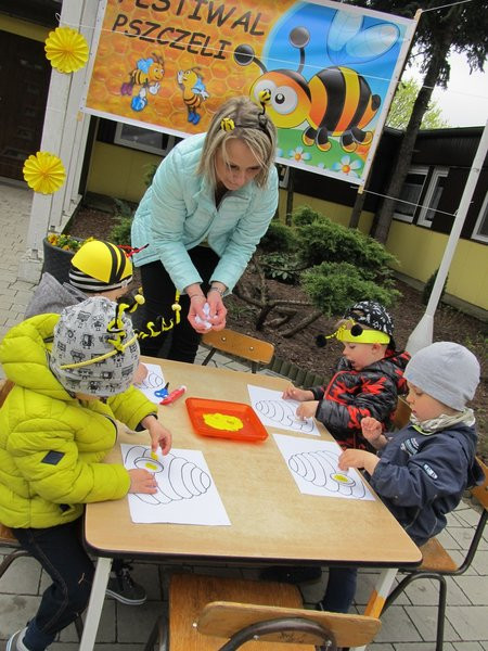 Atak pszczół w centrum Leszna (zdjęcia)
