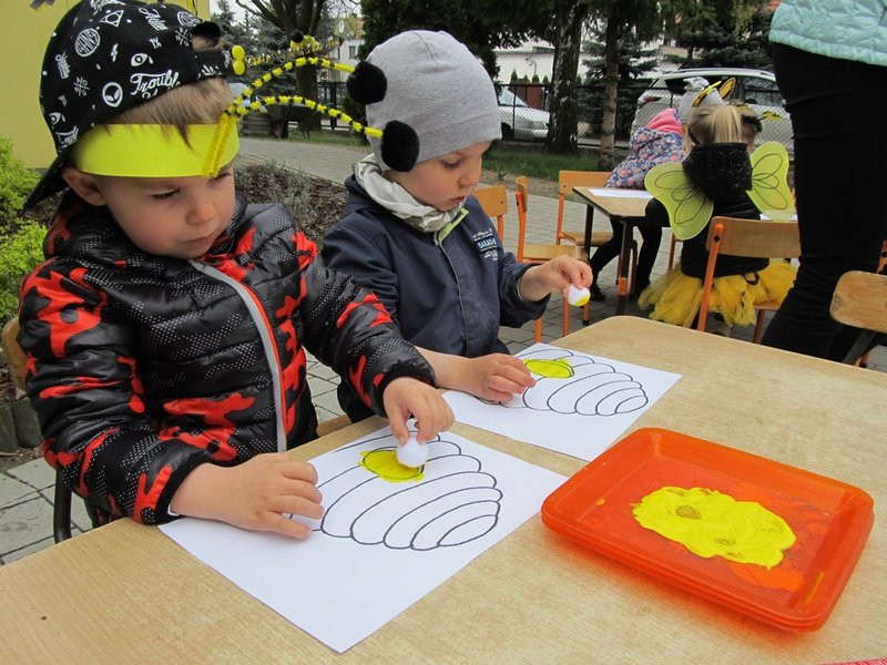 Atak pszczół w centrum Leszna (zdjęcia)