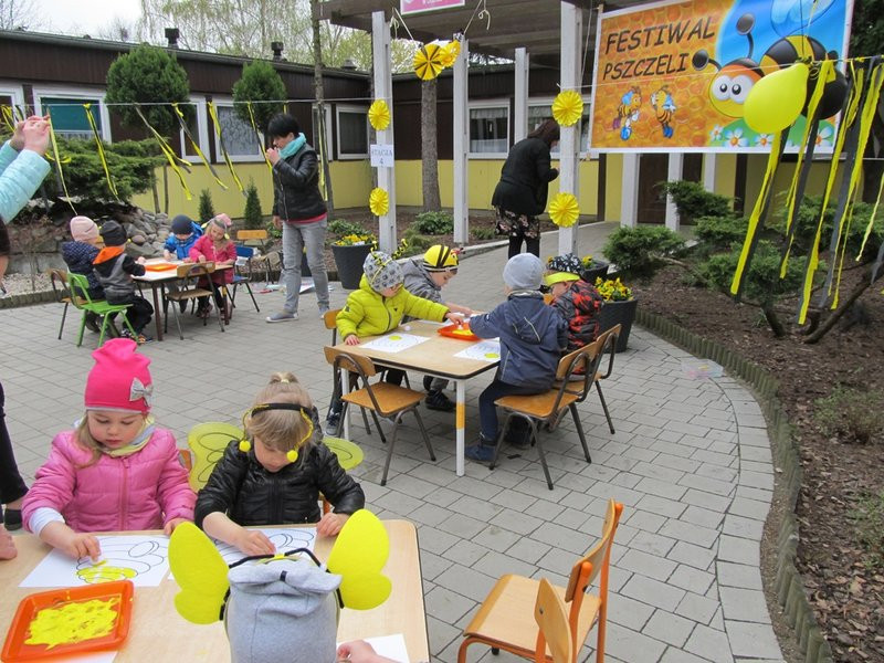 Atak pszczół w centrum Leszna (zdjęcia)