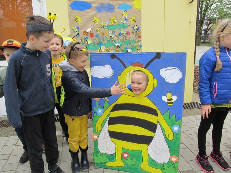 Atak pszczół w centrum Leszna (zdjęcia)