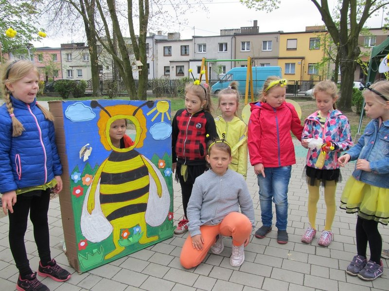 Atak pszczół w centrum Leszna (zdjęcia)