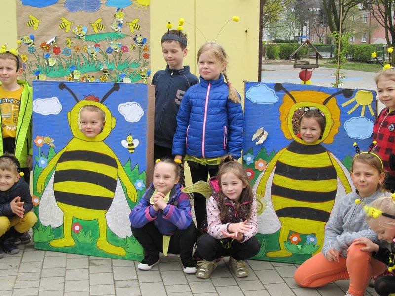 Atak pszczół w centrum Leszna (zdjęcia)