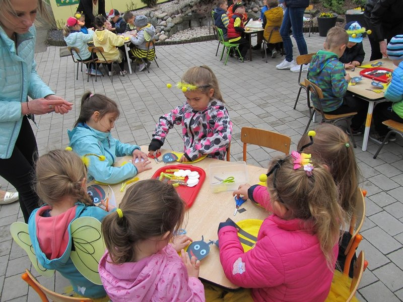 Atak pszczół w centrum Leszna (zdjęcia)