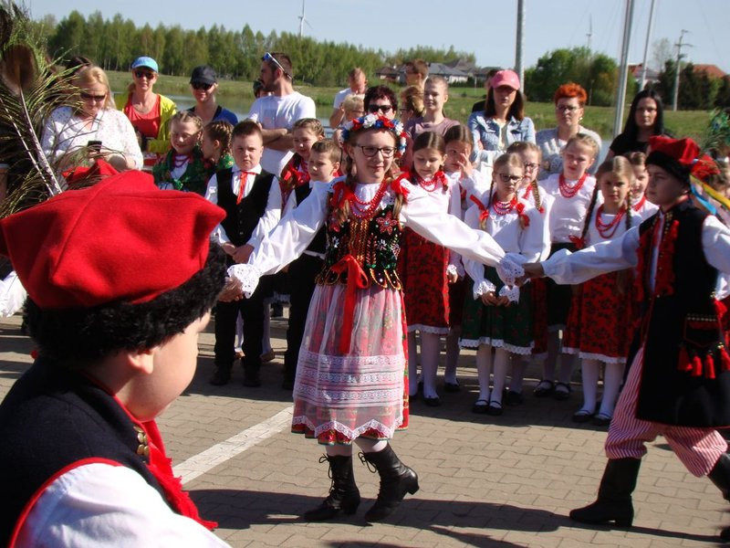 Biegli, szli z kijkami, jechali na rolkach (zdjęcia)