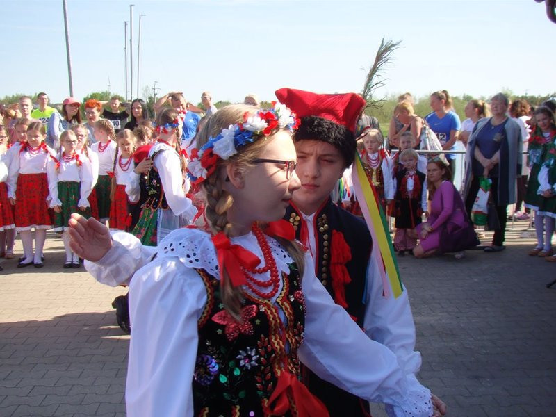 Biegli, szli z kijkami, jechali na rolkach (zdjęcia)