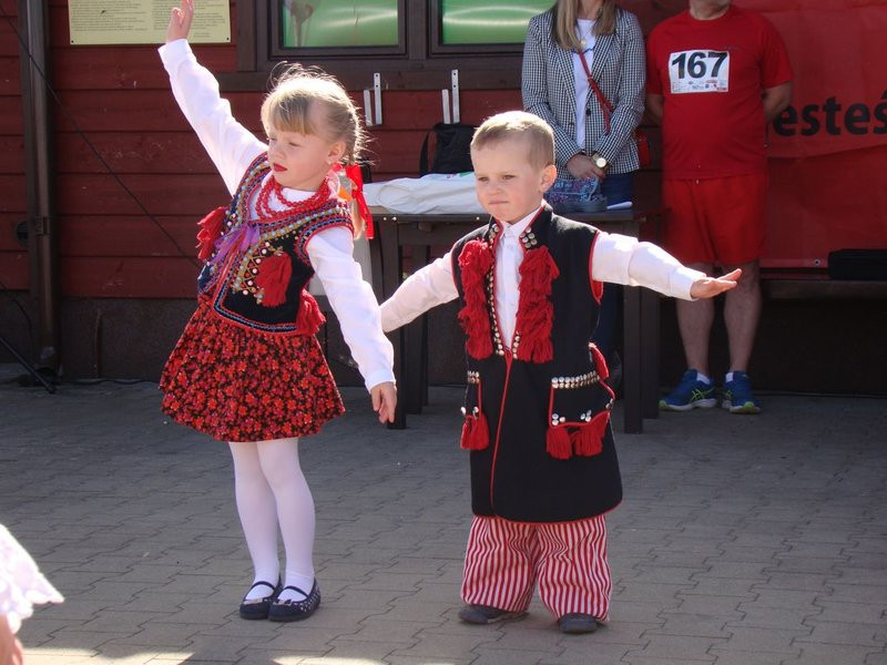 Biegli, szli z kijkami, jechali na rolkach (zdjęcia)