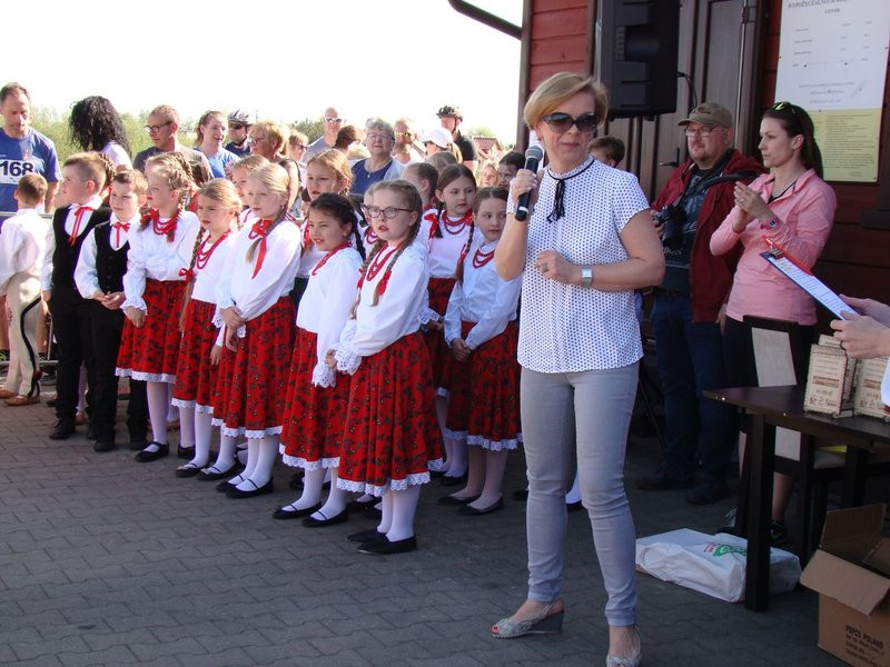 Biegli, szli z kijkami, jechali na rolkach (zdjęcia)
