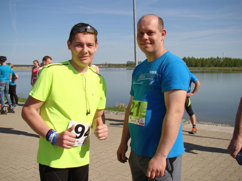 Biegli, szli z kijkami, jechali na rolkach (zdjęcia)