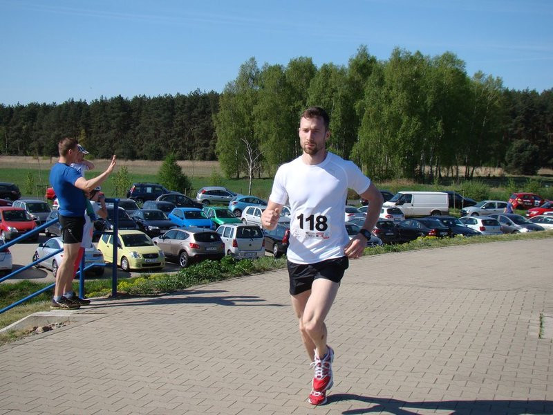 Biegli, szli z kijkami, jechali na rolkach (zdjęcia)