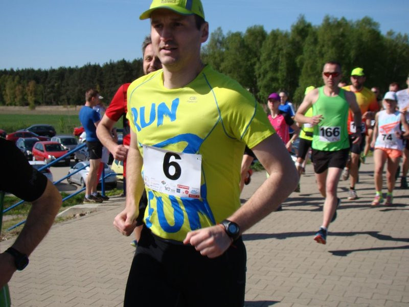 Biegli, szli z kijkami, jechali na rolkach (zdjęcia)