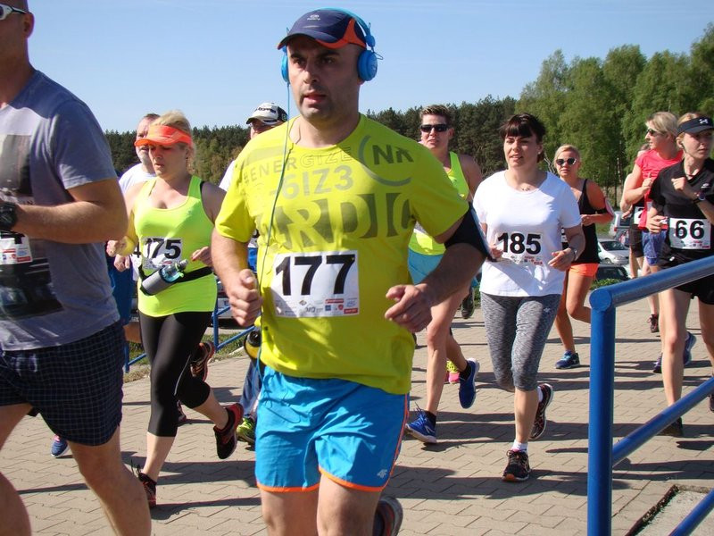 Biegli, szli z kijkami, jechali na rolkach (zdjęcia)