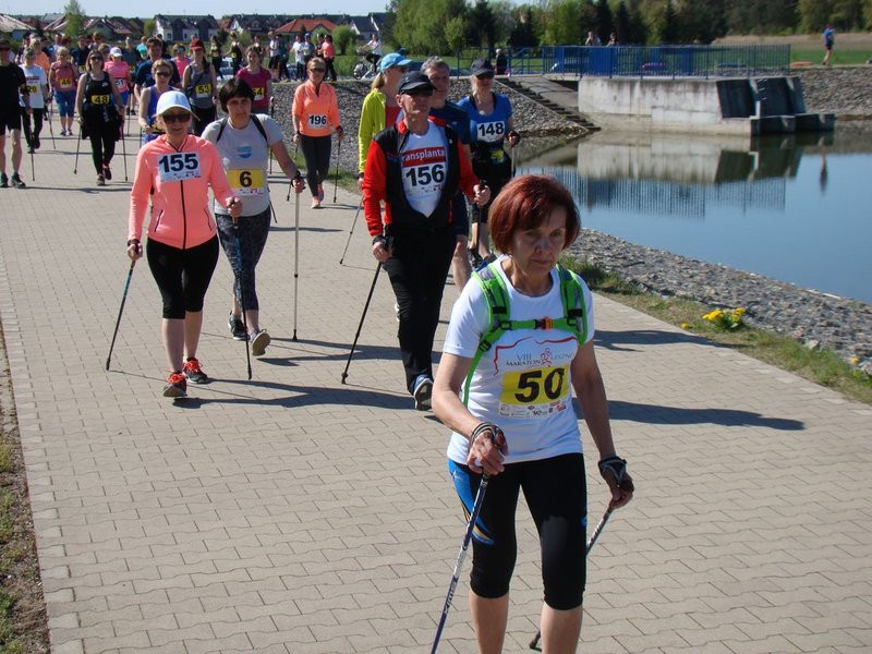 Biegli, szli z kijkami, jechali na rolkach (zdjęcia)