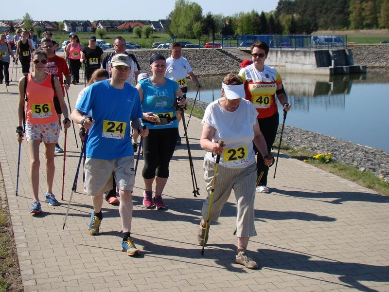 Biegli, szli z kijkami, jechali na rolkach (zdjęcia)