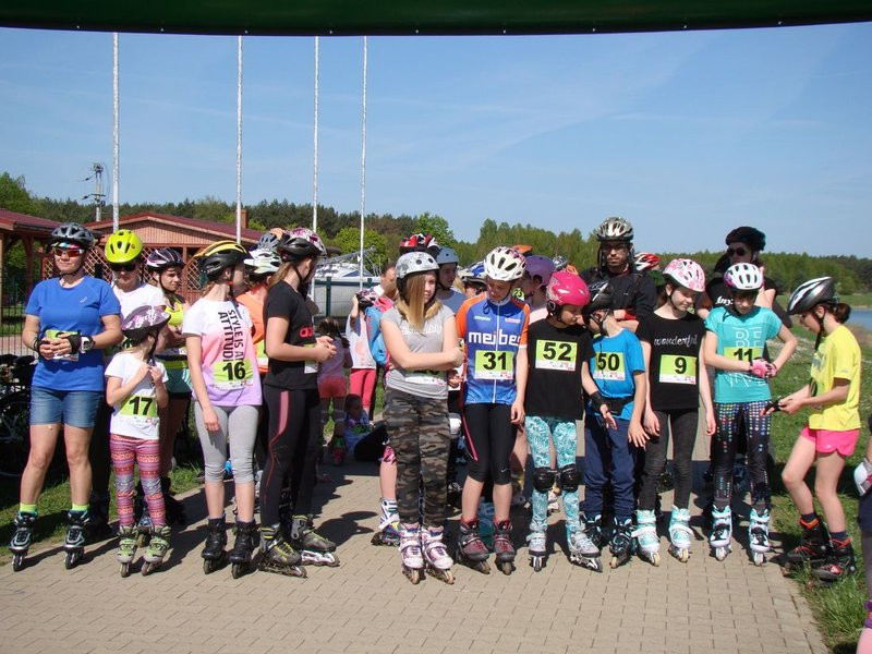 Biegli, szli z kijkami, jechali na rolkach (zdjęcia)