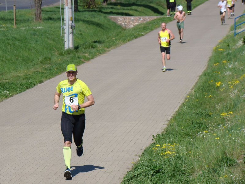 Biegli, szli z kijkami, jechali na rolkach (zdjęcia)