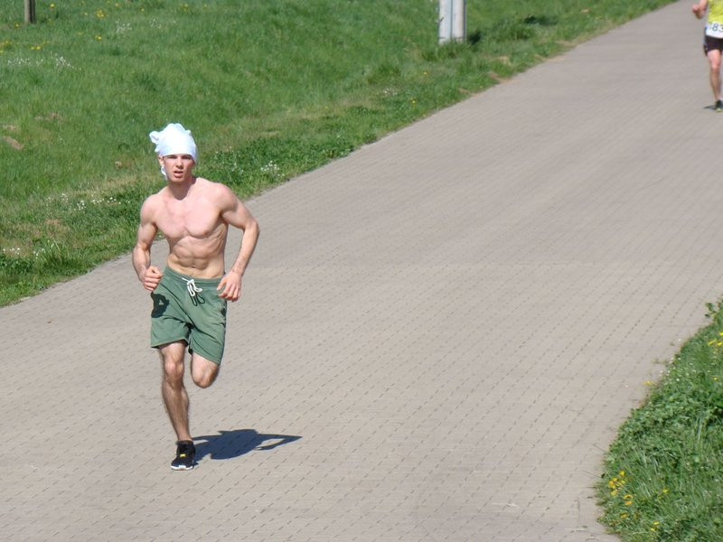 Biegli, szli z kijkami, jechali na rolkach (zdjęcia)