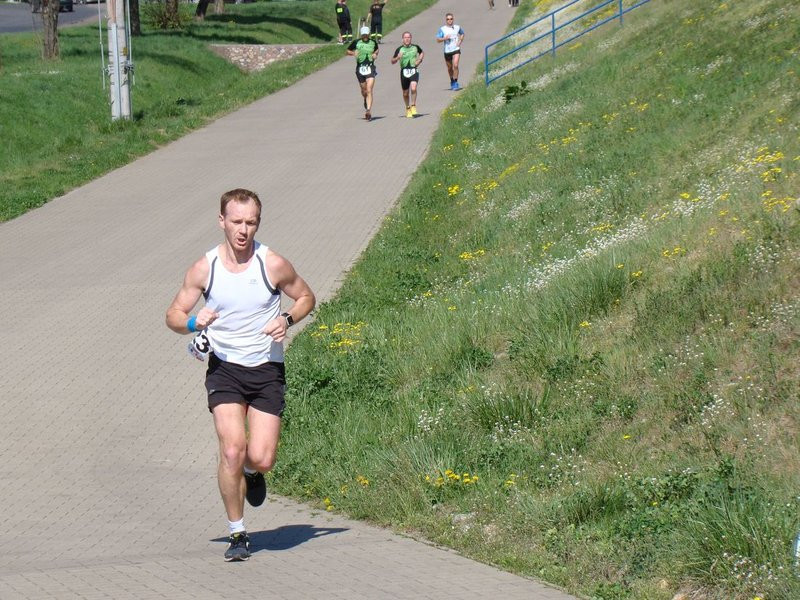 Biegli, szli z kijkami, jechali na rolkach (zdjęcia)