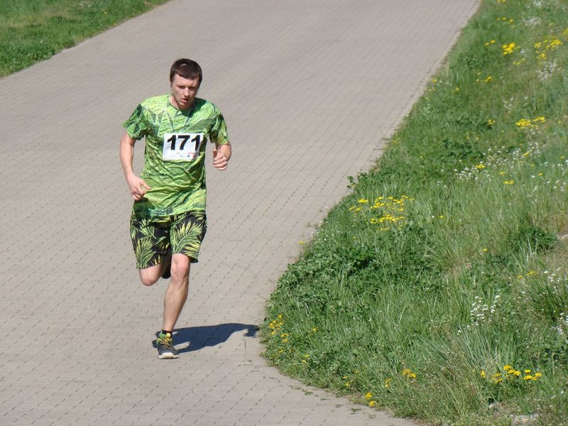 Biegli, szli z kijkami, jechali na rolkach (zdjęcia)