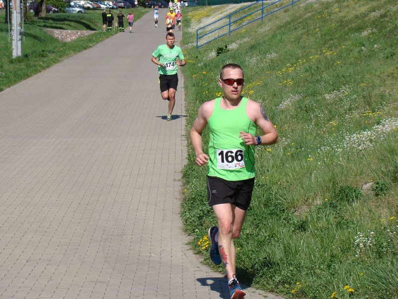 Biegli, szli z kijkami, jechali na rolkach (zdjęcia)