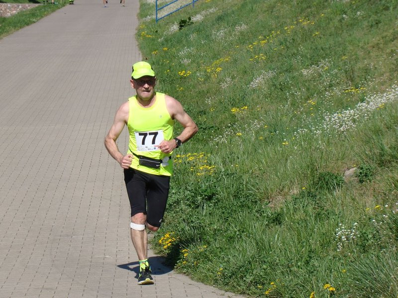 Biegli, szli z kijkami, jechali na rolkach (zdjęcia)