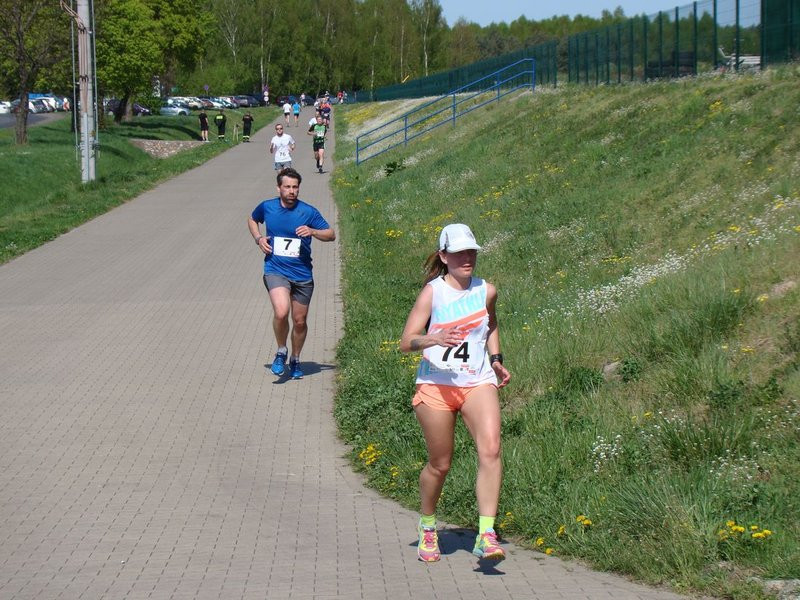 Biegli, szli z kijkami, jechali na rolkach (zdjęcia)
