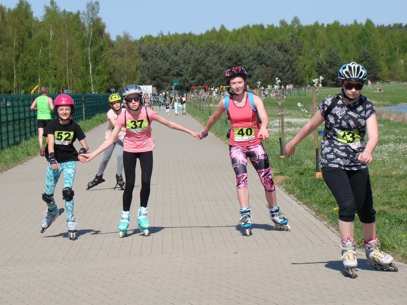 Biegli, szli z kijkami, jechali na rolkach (zdjęcia)