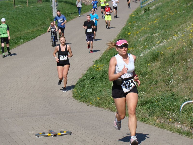 Biegli, szli z kijkami, jechali na rolkach (zdjęcia)