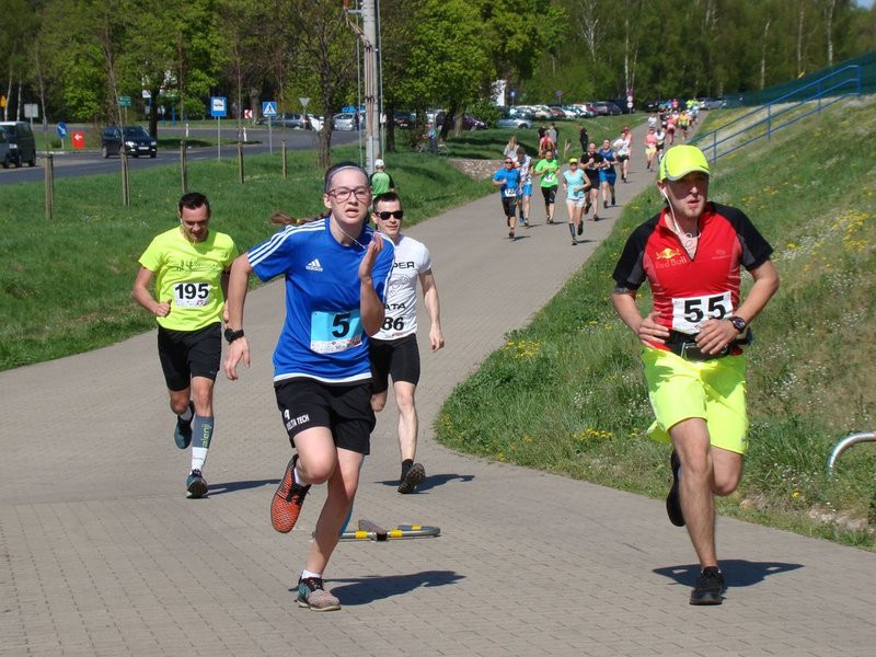 Biegli, szli z kijkami, jechali na rolkach (zdjęcia)