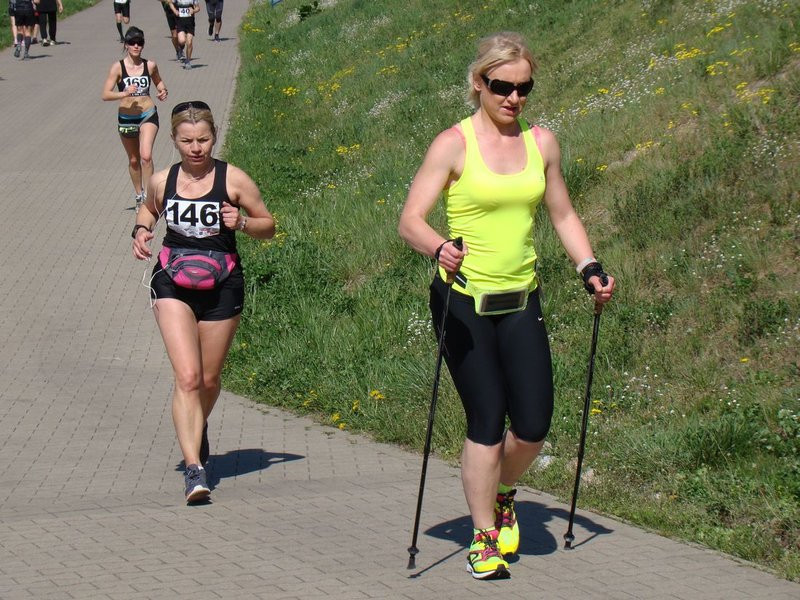 Biegli, szli z kijkami, jechali na rolkach (zdjęcia)